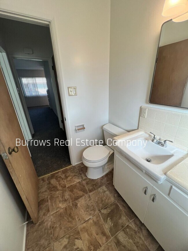 Foto del edificio - Midtown Ventura - 1 bedroom, 1 bathroom upstairs apartment