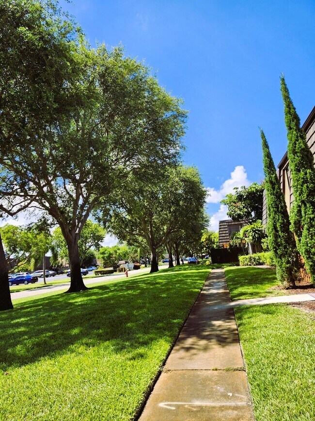 Foto del edificio - 1570 Forest Lakes Cir