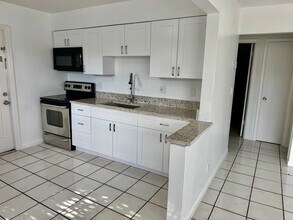 Building Photo - 718-720-720 SW 7th St