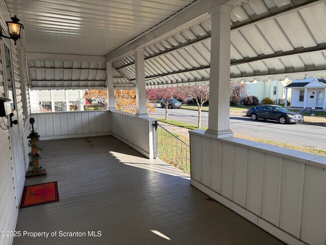 Foto del edificio - 301 Monument Ave