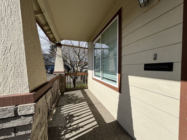 Building Photo - Elegant Two-Story Home with Open Floor Plan, Gas Fireplace & Large Backyard