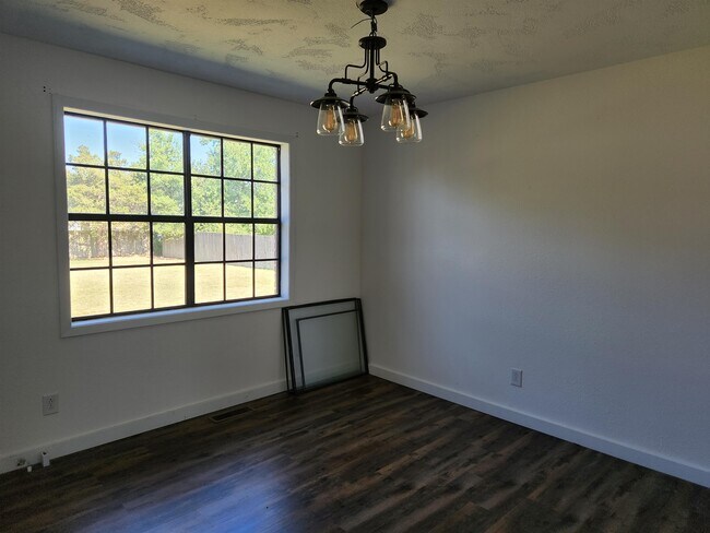Foto del edificio - 603 Rosewood Dr