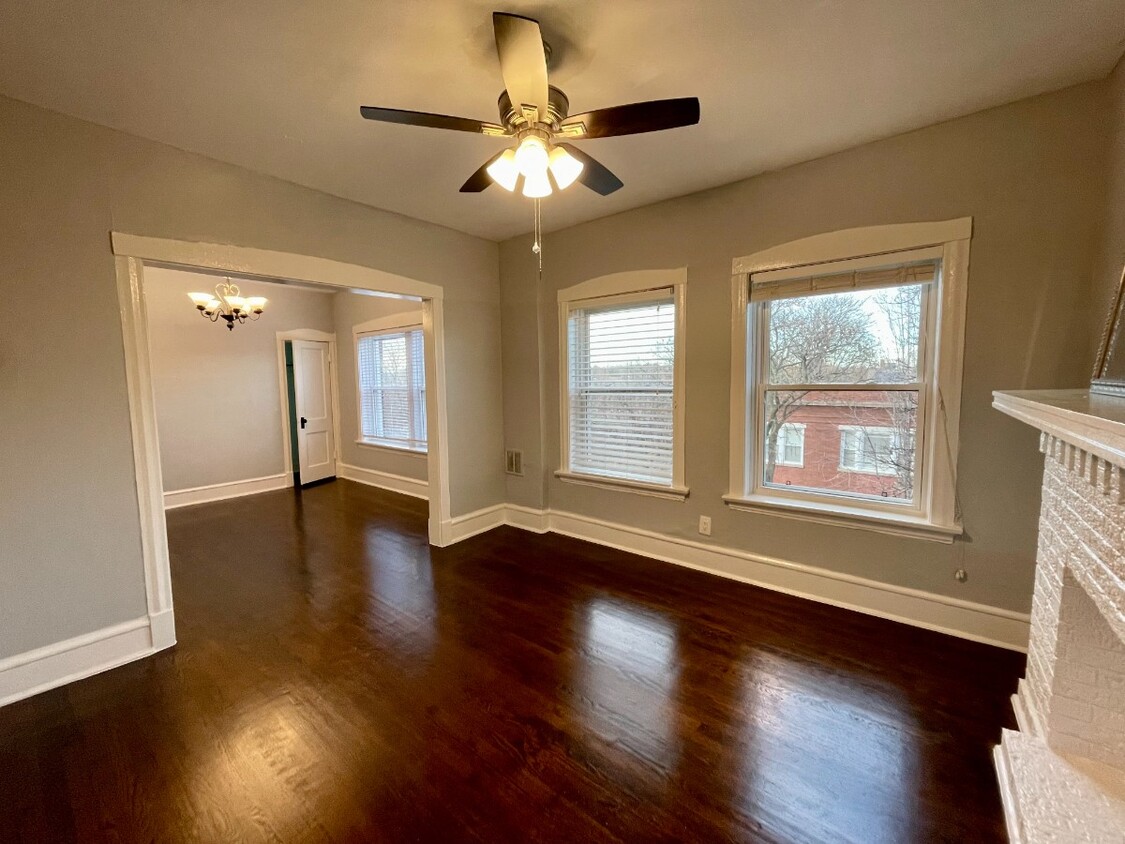 Primary Photo - 1751 W Catalpa Ave