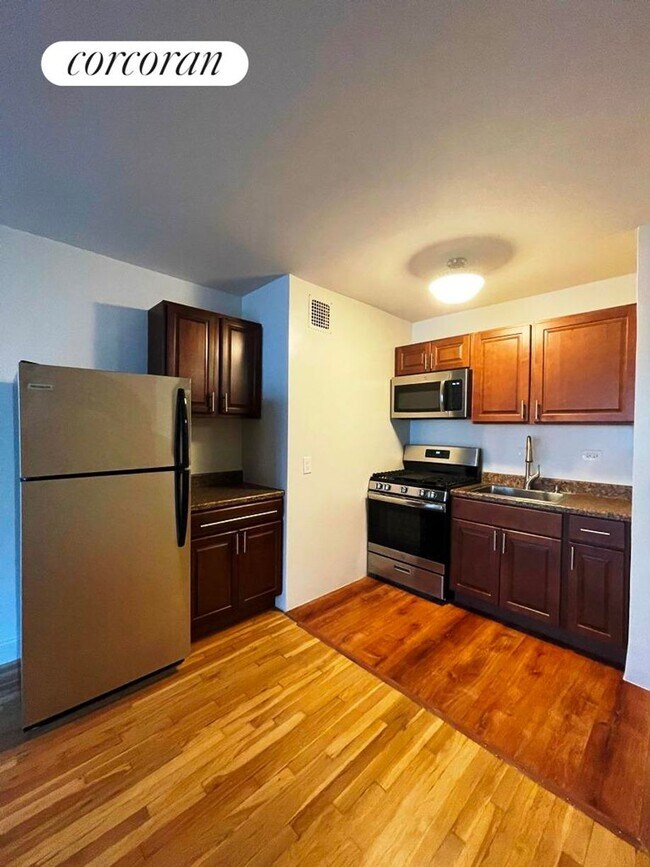 Foto del edificio - 416 E 85th St