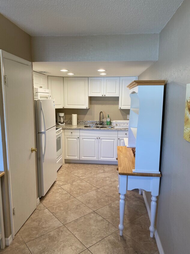 2170 Knox McRae Dr Unit 40, Titusville, FL 32780 Condo for Rent in