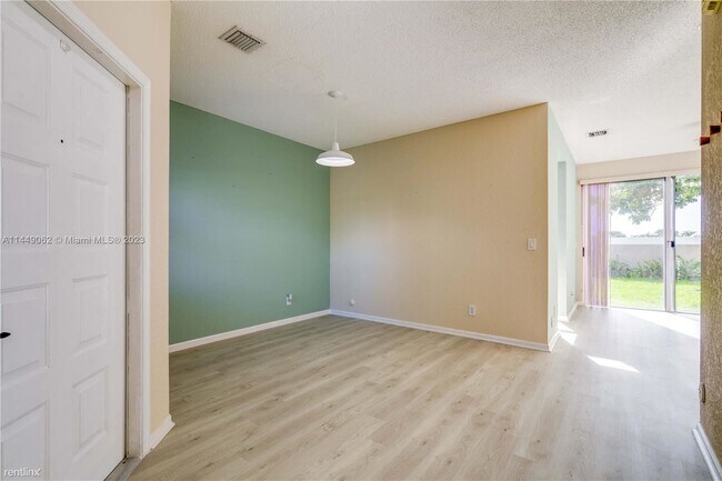 Foto del edificio - 3 br, 2.5 bath House - 146 SW 169th Ave