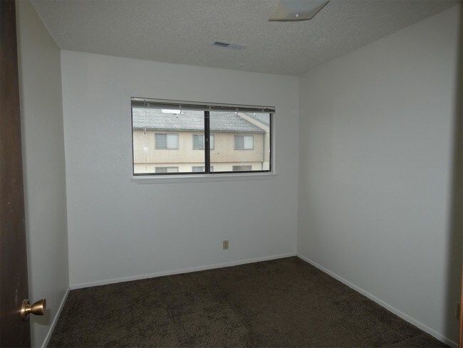 Building Photo - 2907 N Leslie Rd