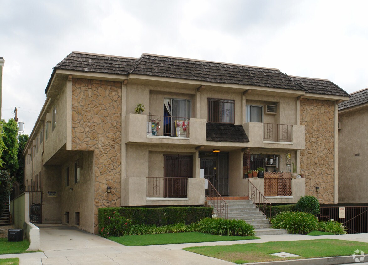 Building Photo - 3752 Hughes Ave