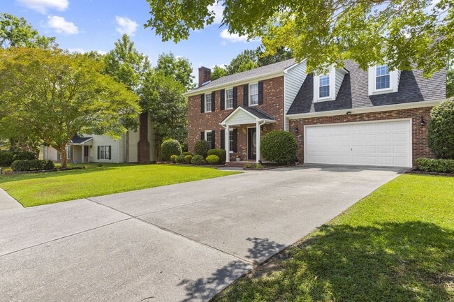 Building Photo - Inviting Jacksonville Home Near Shopping, Dining & Everyday Conveniences