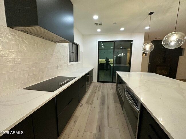 Foto del edificio - 3533 E Flower St