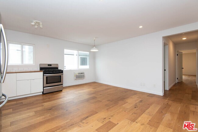 Foto del edificio - 3933 Marathon St