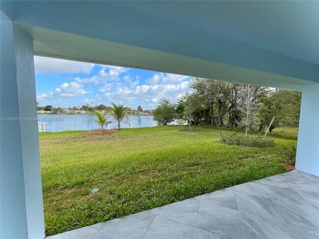 Foto del edificio - 2811 NW 175th St
