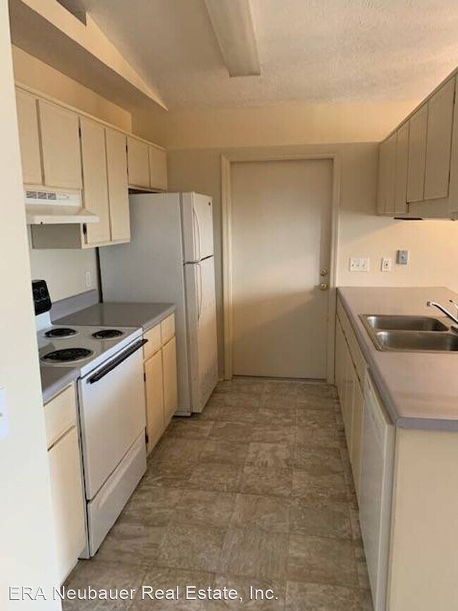 Building Photo - 3 br, 2 bath House - 511 E 4th Street
