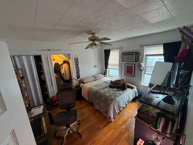 Foto del edificio - 231 Corey Rd