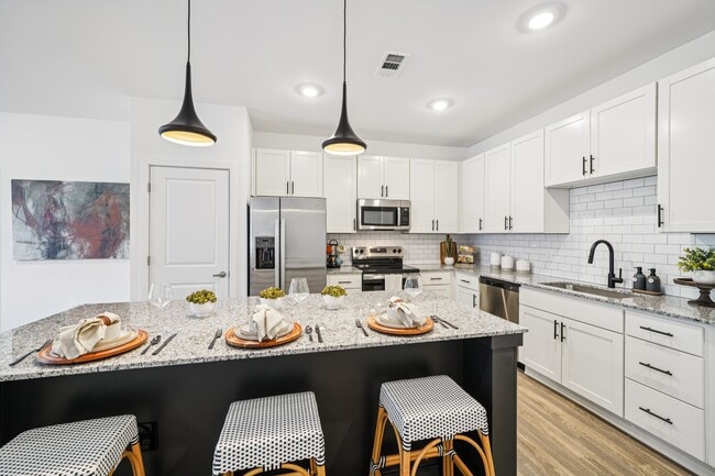 Building Photo - Colina Hillside