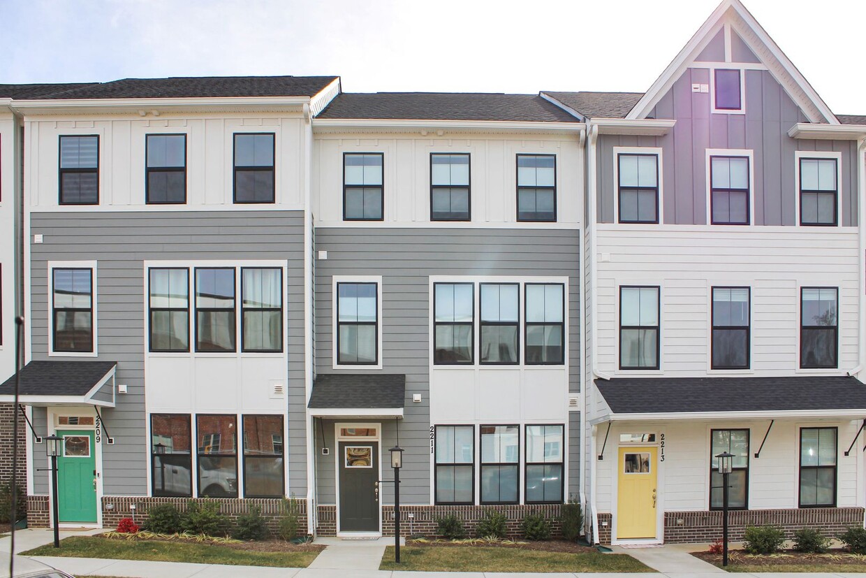 Primary Photo - 4 bedroom garage townhome
