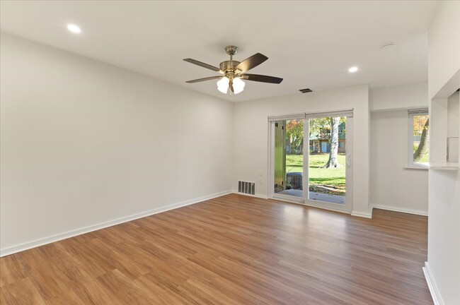 Living Room - 1507 Meadowview Ln