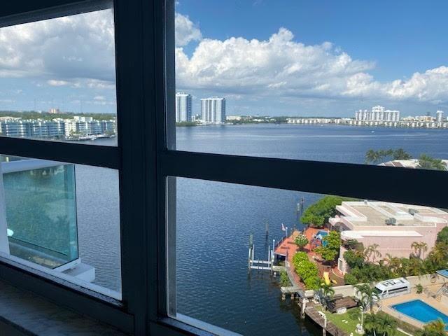 Foto del edificio - 2841 NE 163rd St