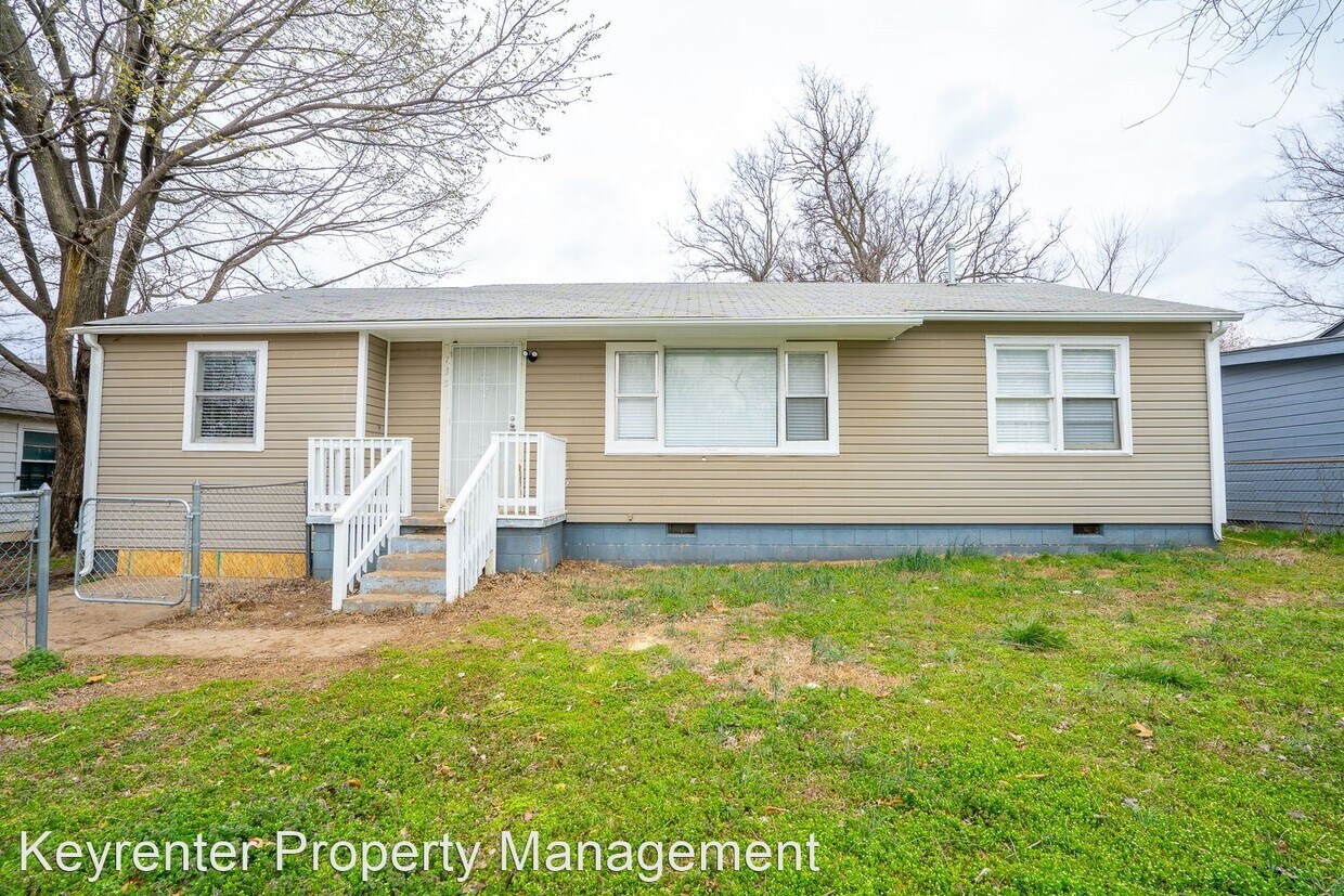 Primary Photo - 4 br, 1 bath House - 735 E 42nd Pl N