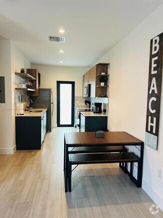 Building Photo - 8333 Harding Ave