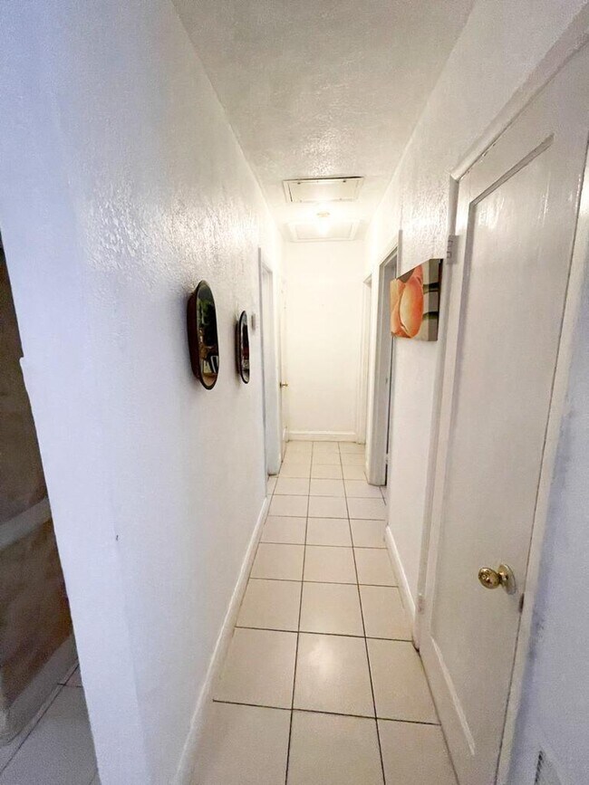 Foto del edificio - 915 Forest Hill Blvd
