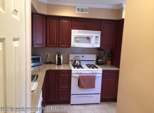 Building Photo - 712 Darlington Dr