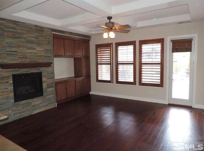 Foto del edificio - Large Home located in the Gated Community ...
