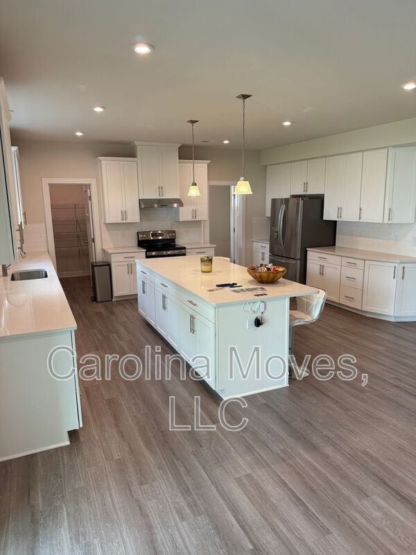 Building Photo - 245 Chinook Dr