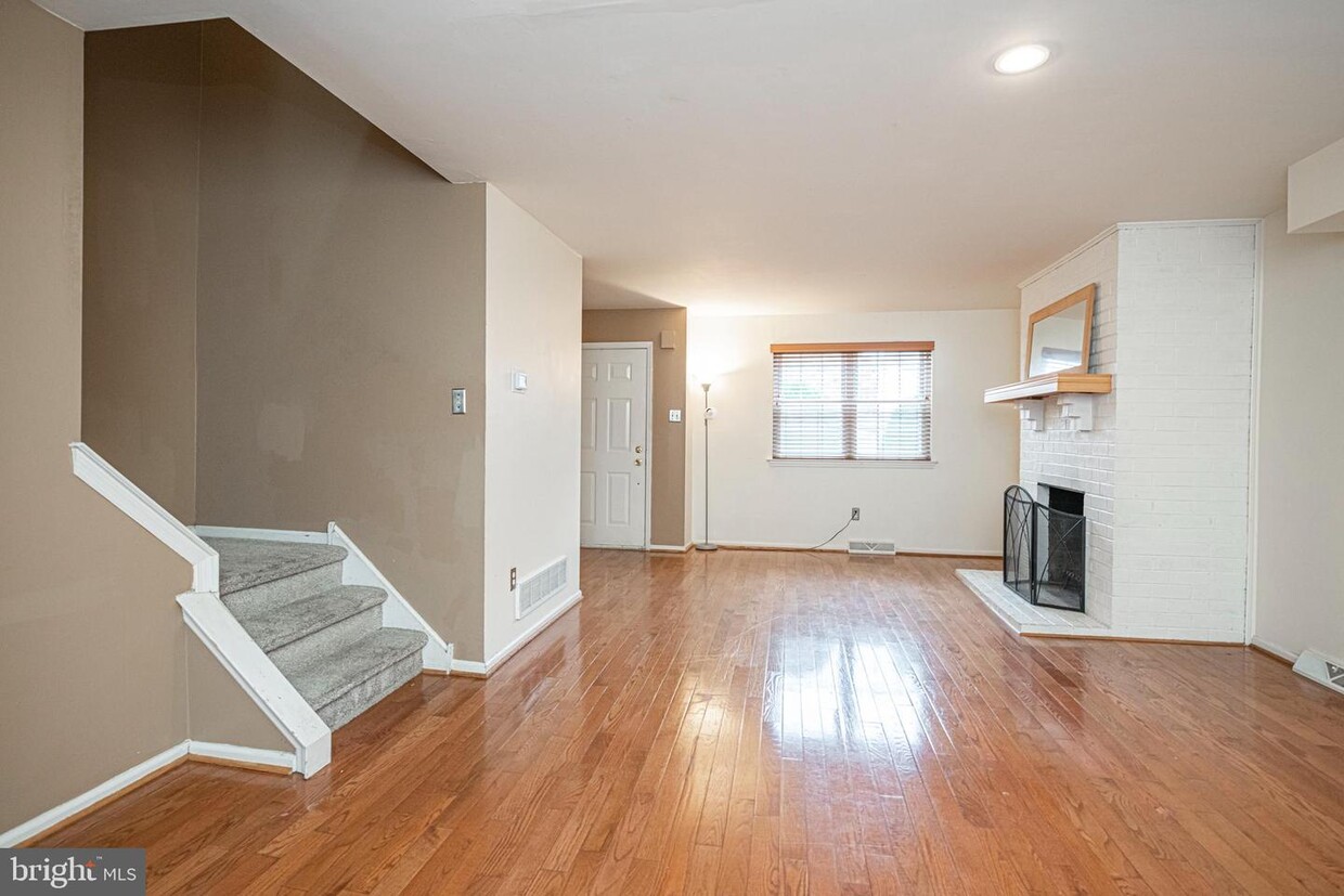Primary Photo - 287 Lawndale Ave