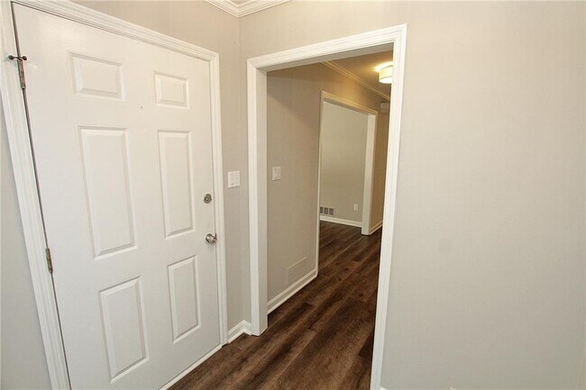 Foto del edificio - 1840 Cooper Lake Rd SE