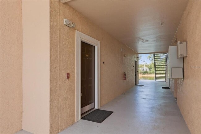 Building Photo - 4138 Central Sarasota Pkwy