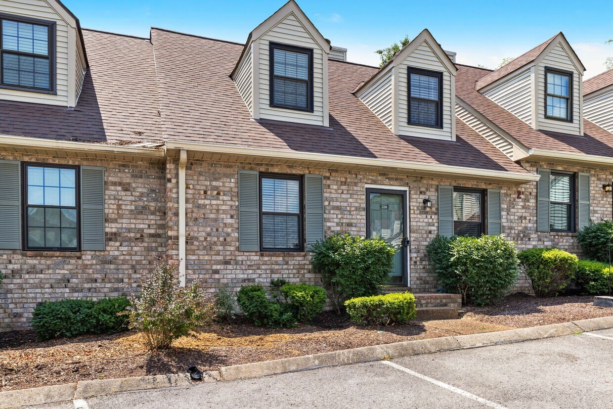 228 Deerpoint Ct, Hendersonville, TN 37075 Condo for Rent in
