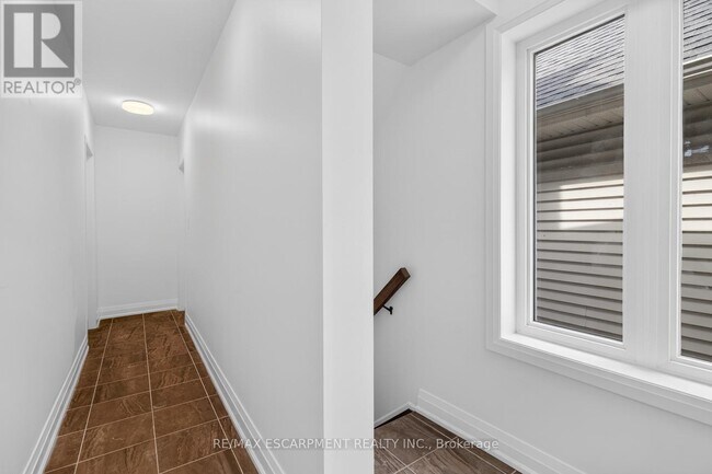 Photo du bâtiment - 253 St Clair Blvd
