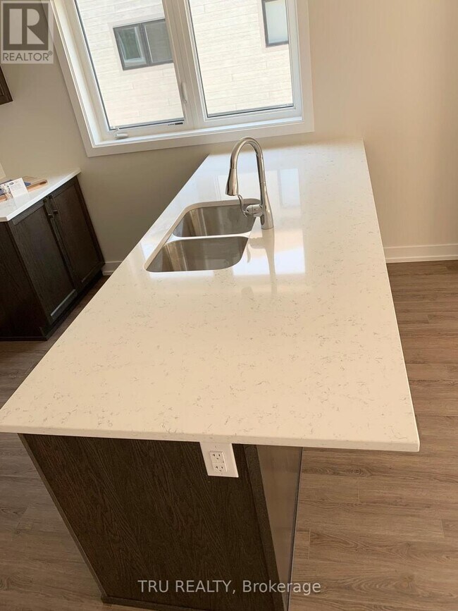 Building Photo - 731 Chromite Private