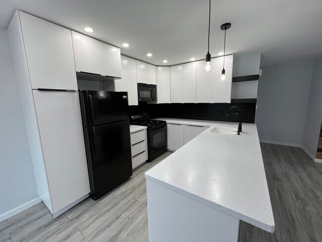 Building Photo - 2199 N Oakbrook Cir