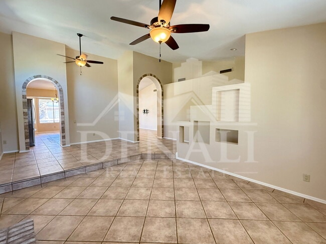 Building Photo - 1211 E Drake Dr