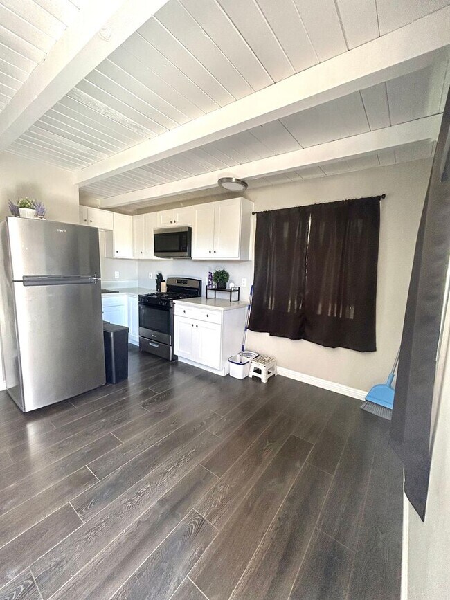 Building Photo - 6558 Juniper Ave
