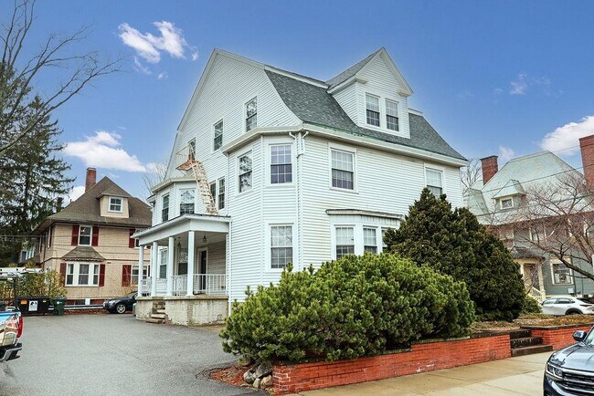 Building Photo - 30 Elmgrove Ave