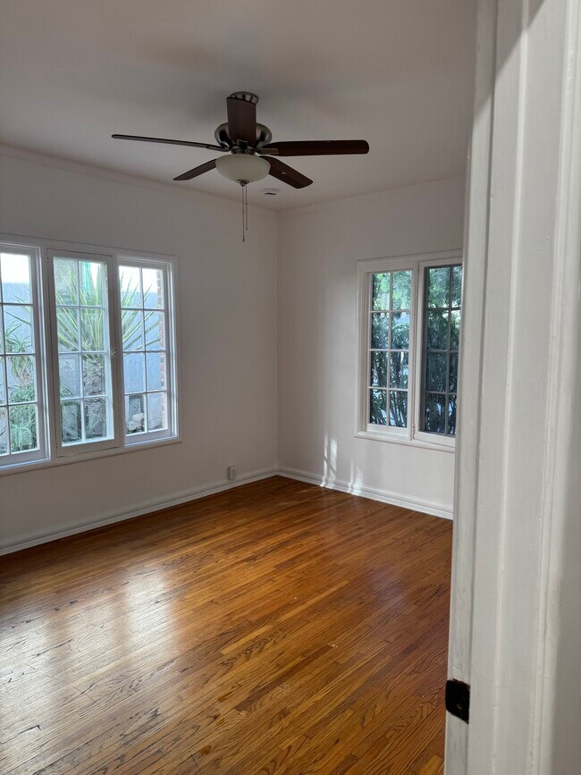 Foto del edificio - 1260 N Flores St