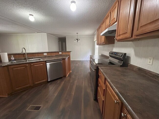 Foto del edificio - Immaculate 4BR Mobile Home in the heart of...