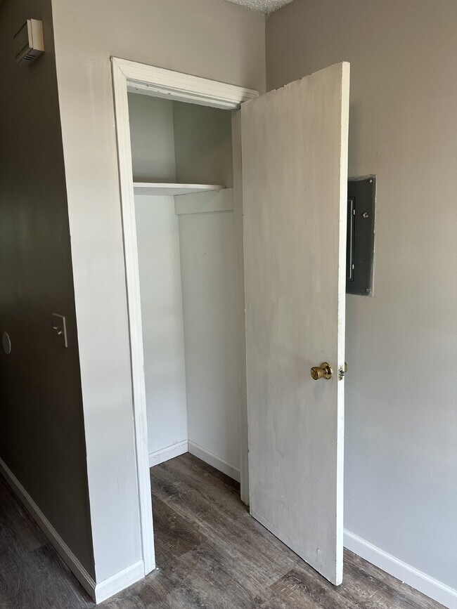 Foto del edificio - 2 BEDROOM 11/2 BATH TOWNHOME  MINUTES TO D...