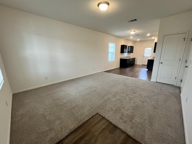 Foto del edificio - 880 Bunton Reserve Blvd