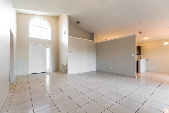 Building Photo - 11831 Cranbourne Dr