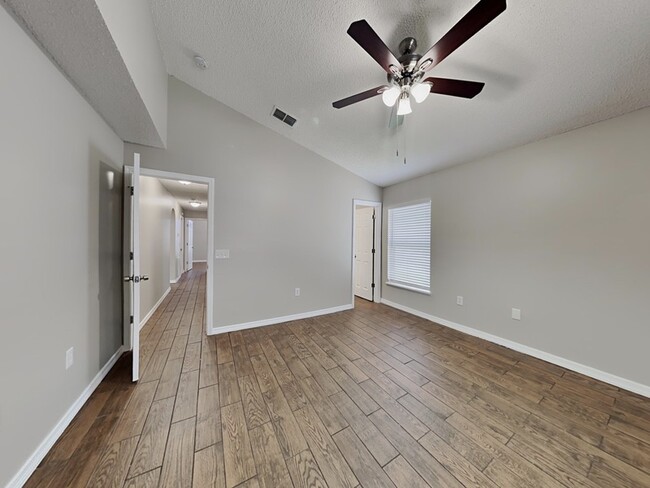 Building Photo - 6879 Belmar Dr