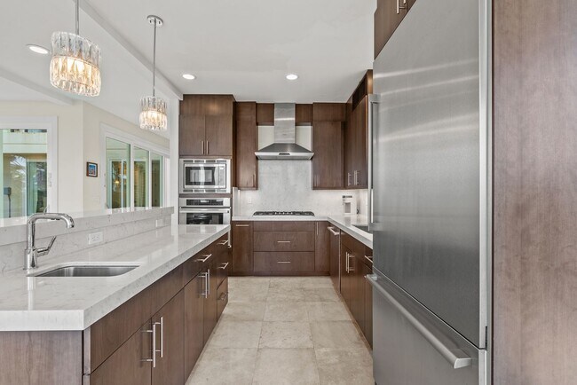 Foto del edificio - Laie Beachfront Estate: 4BR Luxury w/ Priv...