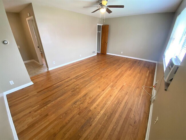 Foto del edificio - 1 Bedroom- Grandview Area