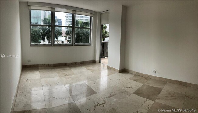 Foto del edificio - 6039 Collins Ave