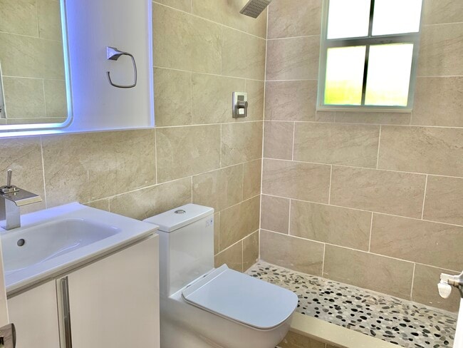 Building Photo - 5707 NE Miami Ct
