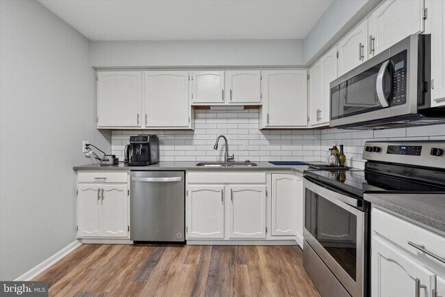 Foto del edificio - 250 Valley Stream Ln