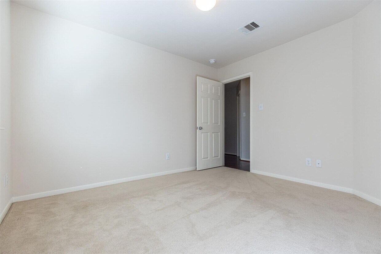 Building Photo - 24519 Red Bluff Tr